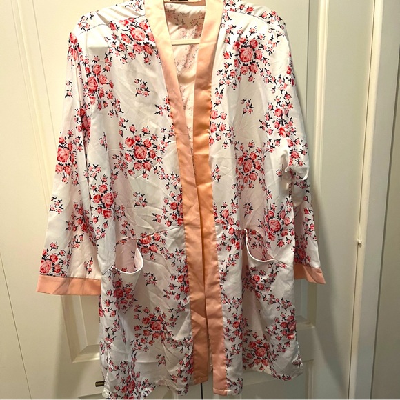 Morgan Lane Pink Floral Robe - Picture 1 of 6
